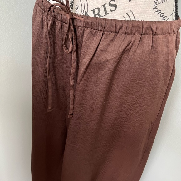 Banana Republic WIDE-LEG CRINKLED SATIN PULL-ON PANT Dark Oak colour - Picture 7 of 9